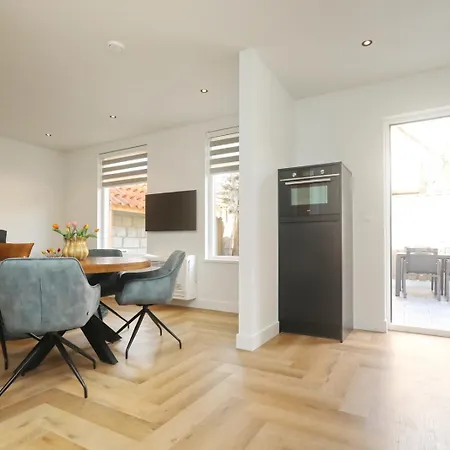 Holiday home Steenhof House *